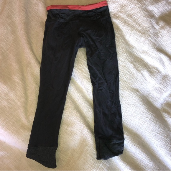 Super cute lululemon cropped leggings - Picture 1 of 5